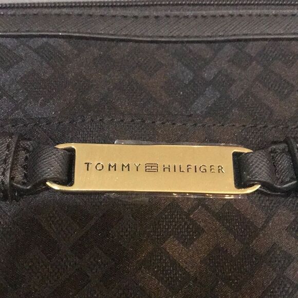 NWOT Tommy Hilfiger small crossbody purse - Picture 2 of 9